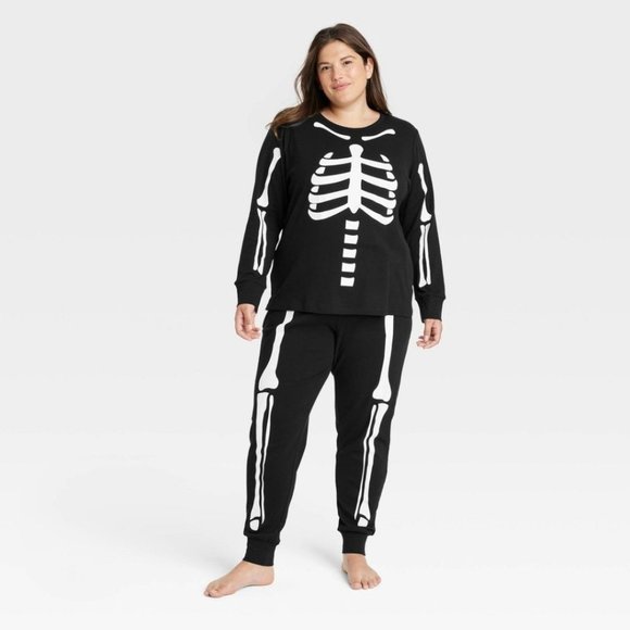 Women's Plus Size Halloween Skeletons Matching Family Pajama Set - Hyde & EEK! B - Picture 1 of 6